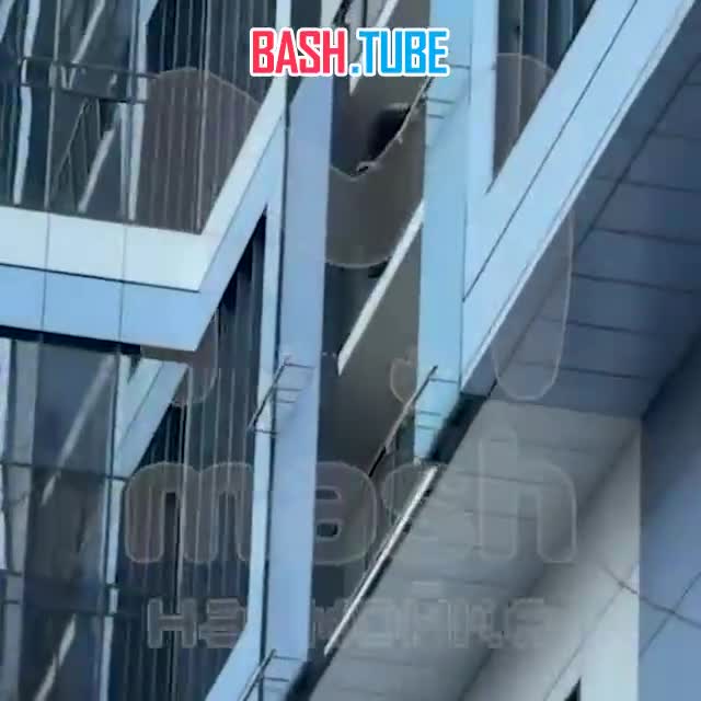  Парень упал с 8-го этажа в ЖК «Я-Романтик» - со слов очевидцев, он стоял на крае балкона два часа и ждал подругу