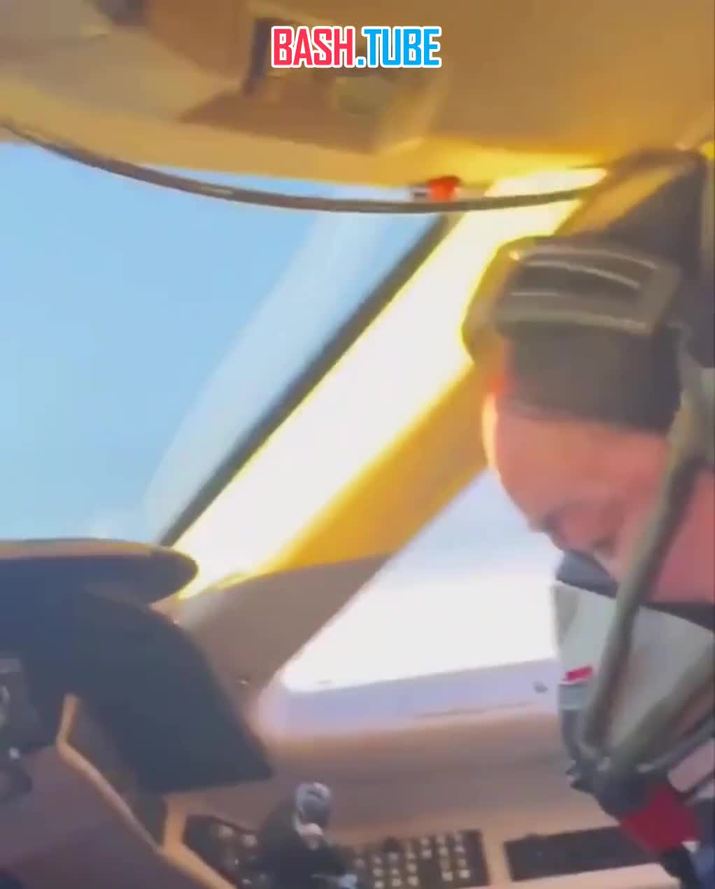  Самолёт не долетел до Бразилии из-за треснувшего стекла, - СМИ