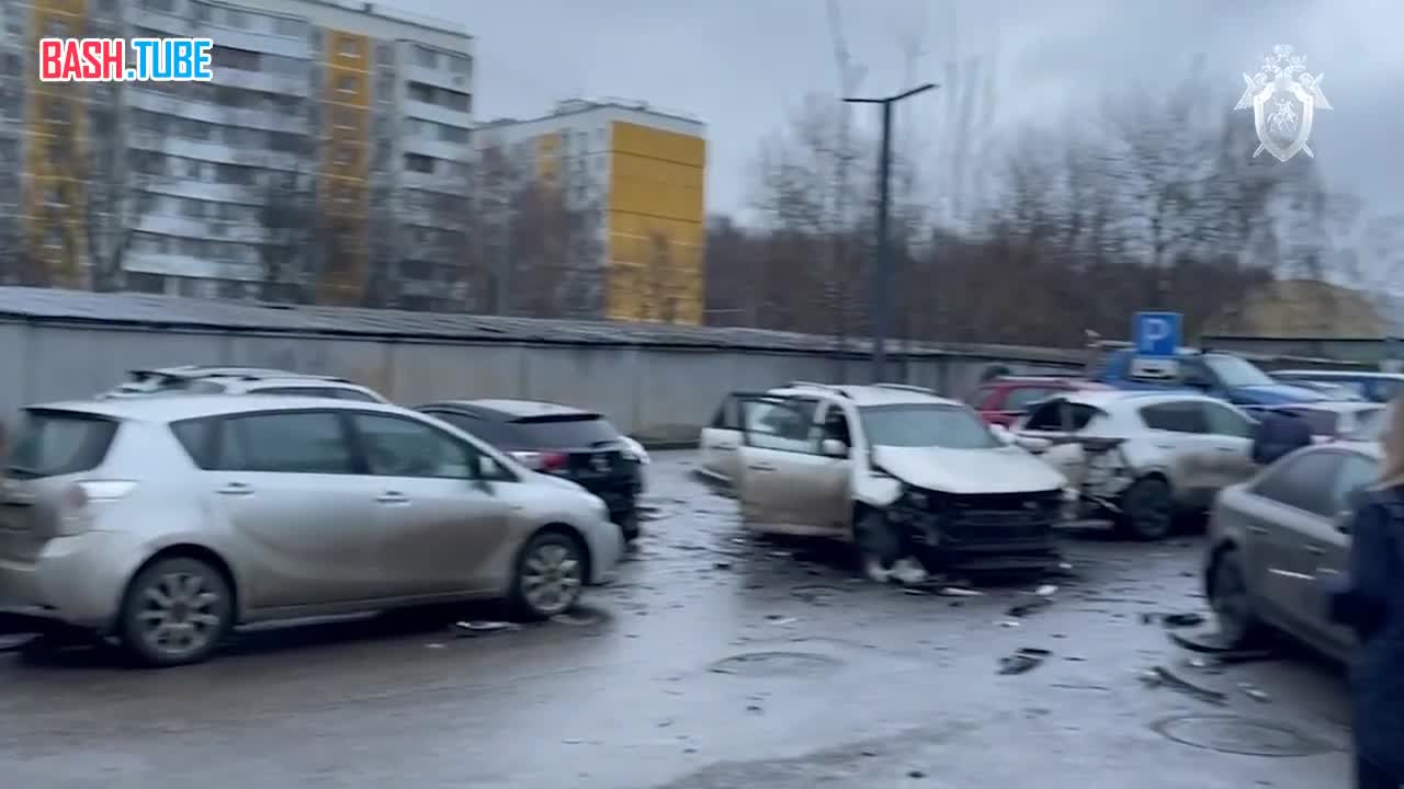  СК показал кадры с места подрыва автомобиля, в результате которого погиб генерал-лейтенант Фанил Сарваров