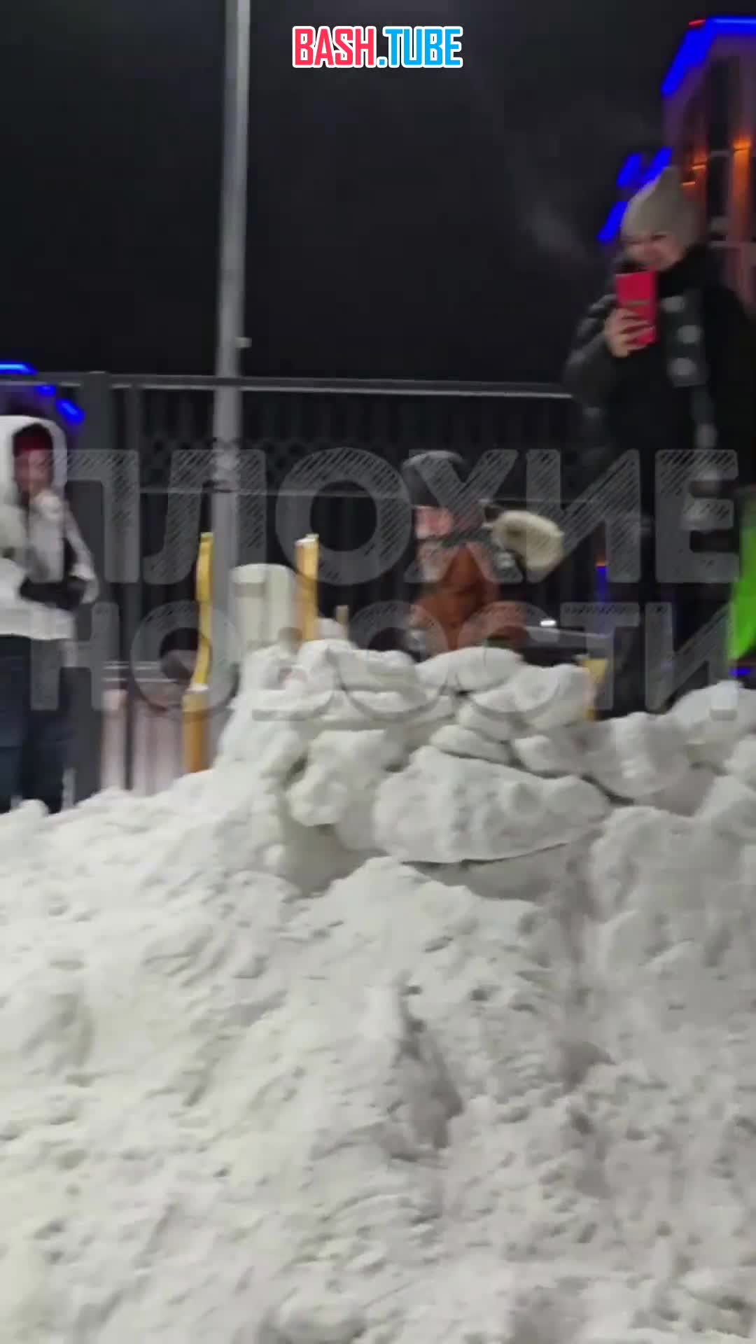  В Екатеринбурге случился скандал двух родительниц из-за снежной крепости