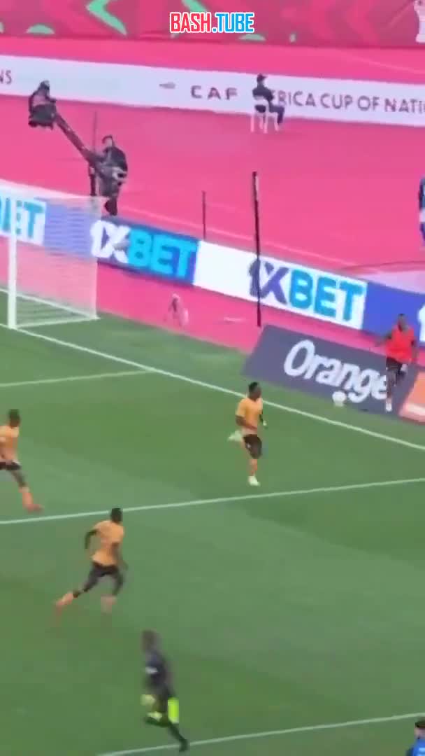  Футболист чуть не сломал шею во время празднования гола в Кубке африканских наций