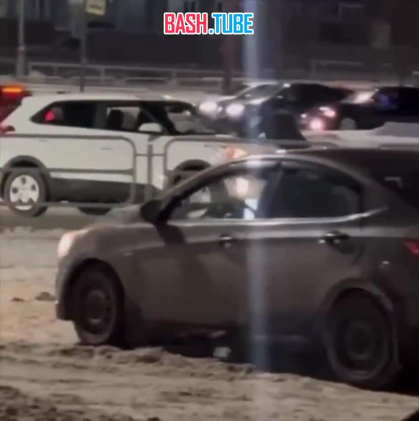  В Челябинске водитель протащил человека на капоте после ДТП, - СМИ