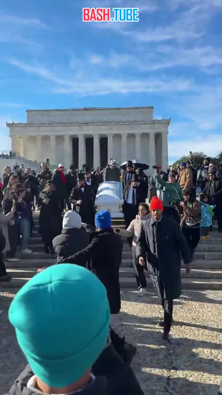  В США прошли похороны пенни. Американский монетный двор прекратил выпуск одноцентовых монет ранее в этом году