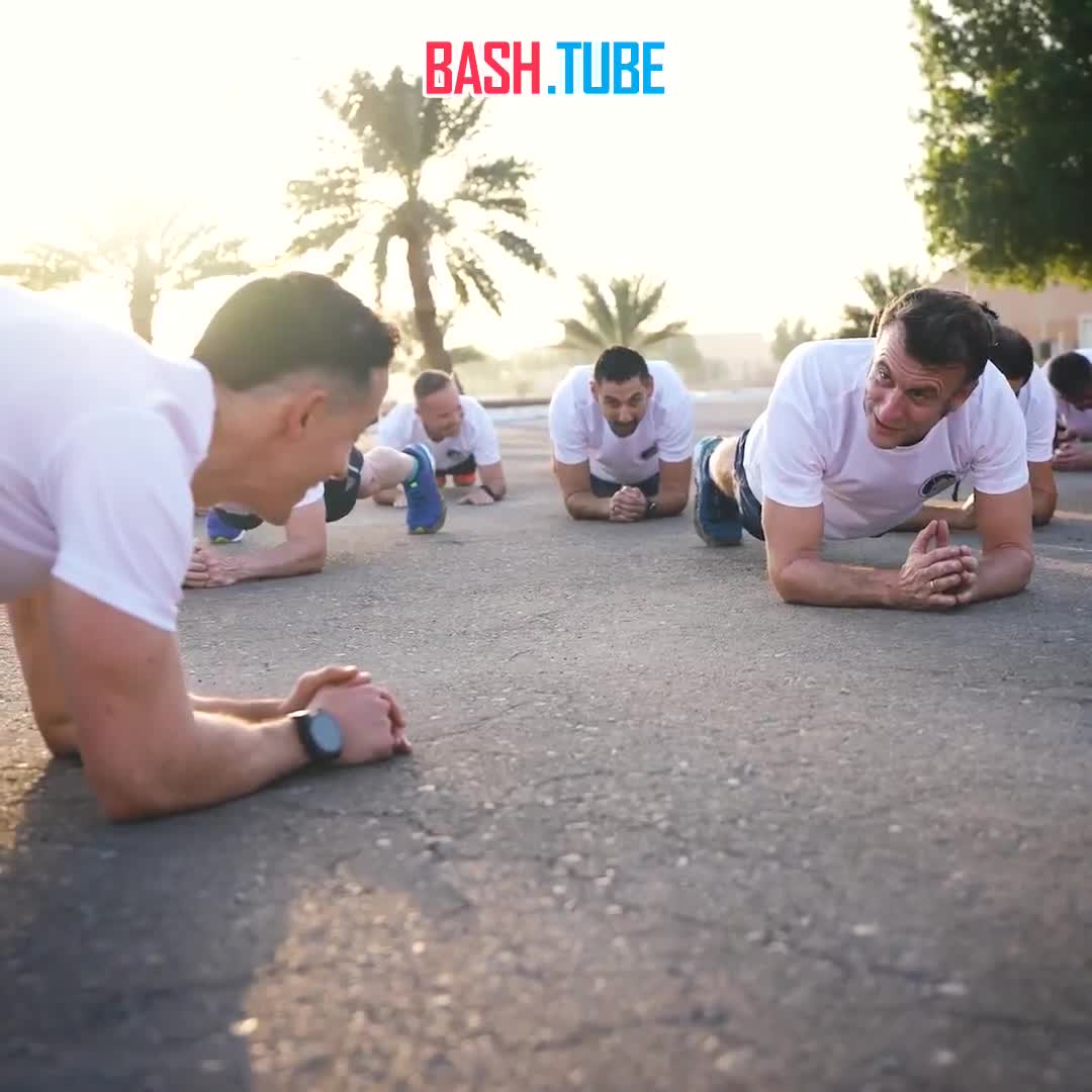  Эммануэль Макрон неожиданно посетил французские войска на авиабазе Аль-Дафра в ОАЭ