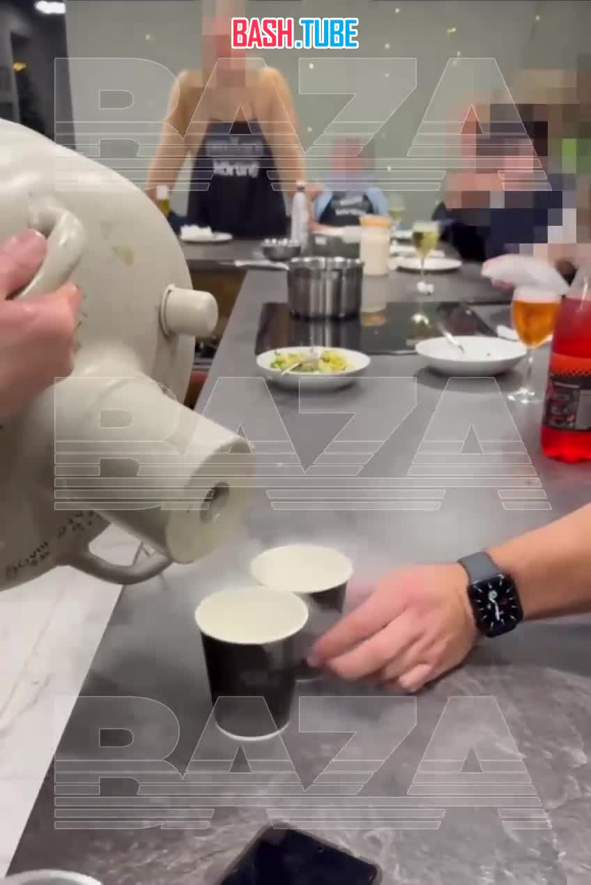  Москвичу разорвало желудок после выпитого коктейля с жидким азотом на корпоративе