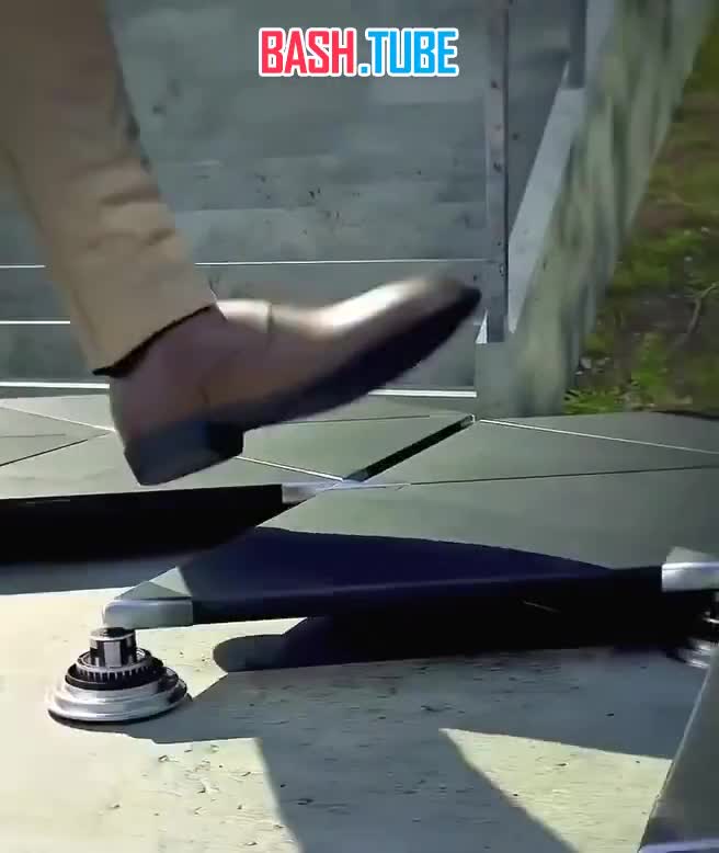  Япония начала внедрение пьезоэлектрических плиток как способа получения электроэнергии, превращая шаги людей в энергии