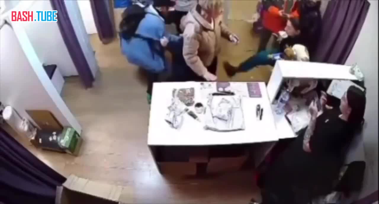  Предновогодний махач устроили посетители московского ПВЗ