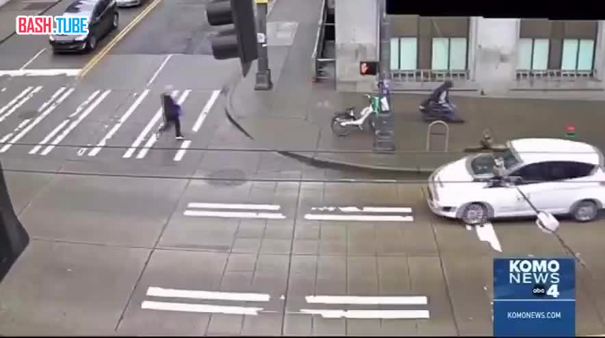  В США бездомный наркоман просто так ударил пенсионерку доской с шурупами: острые части попали ей прямо в глаз