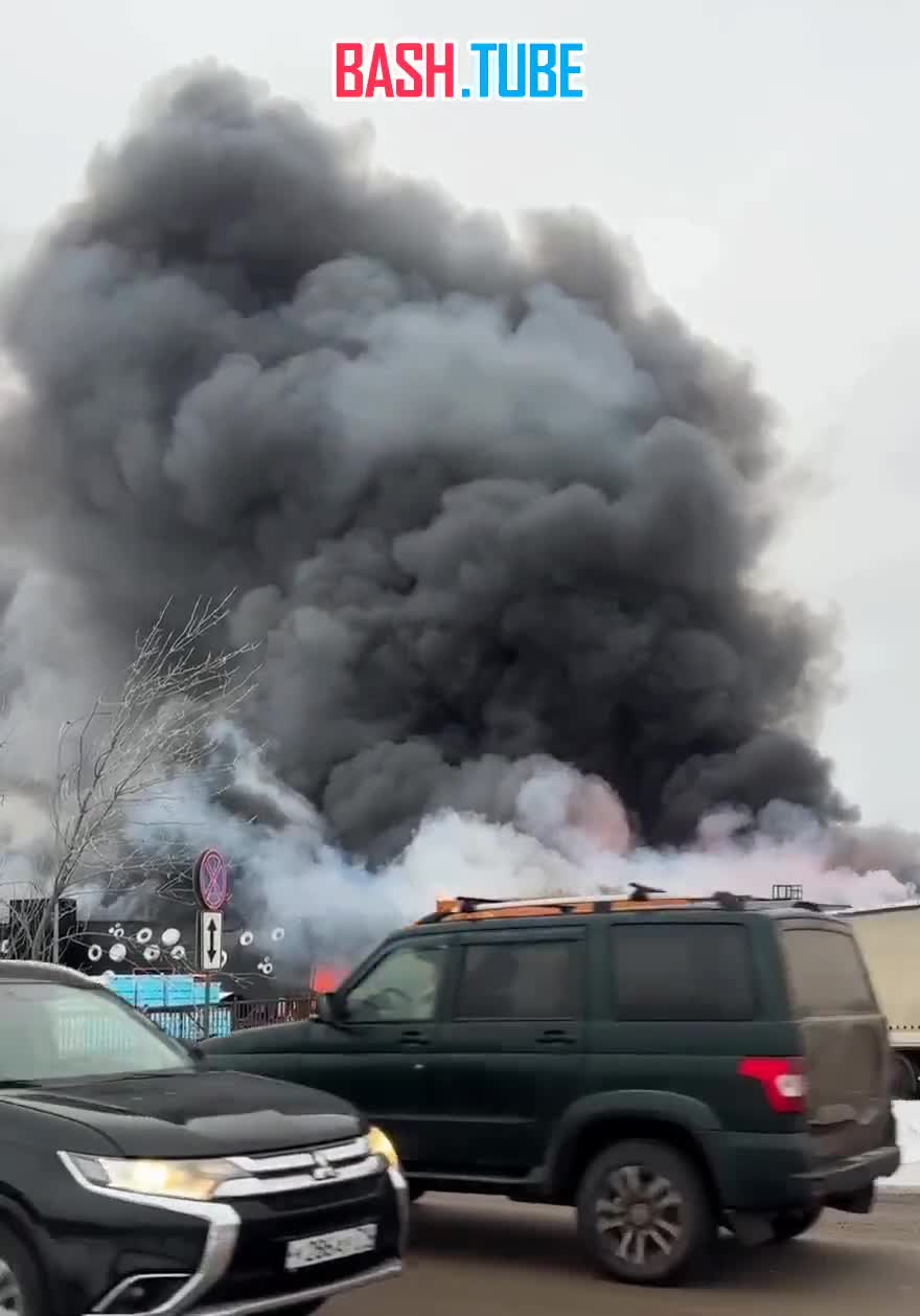  Завод по производству сендвич-панелей горит в городе Щекино Тульской области, - МЧС