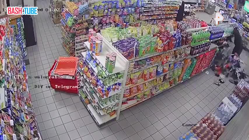  Грабители в Техасе привязали банкомат к внедорожнику и выдернули из магазина вместе с витринами