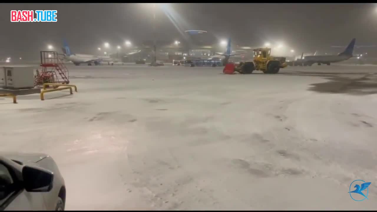  Из-за снегопада московские аэропорты Внуково, Домодедово и Шереметьево столкнулись этой ночью с задержками рейсов