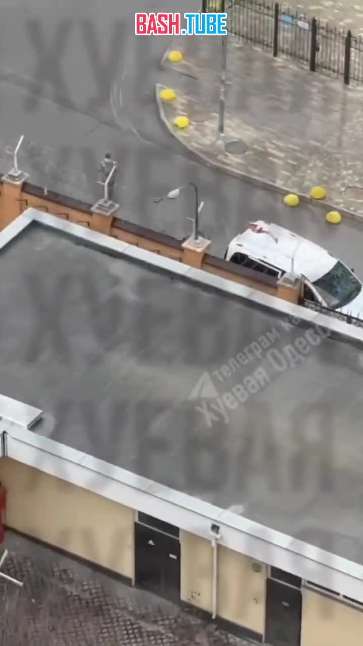  В Одессе мужчина при помощи тактического переката смог уйти от военкомов