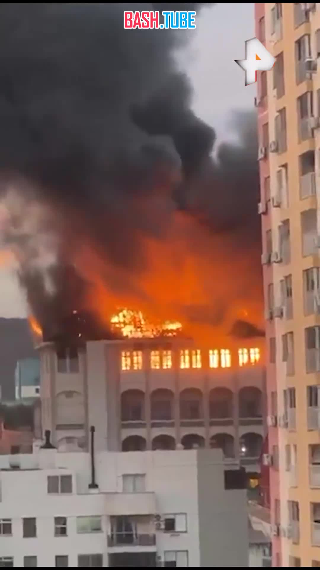  Учебное заведение со 120-летней историей горит в бразильском городе Санта-Мария