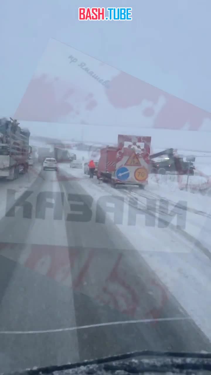  Три фуры сошлись в страшной аварии на М-7