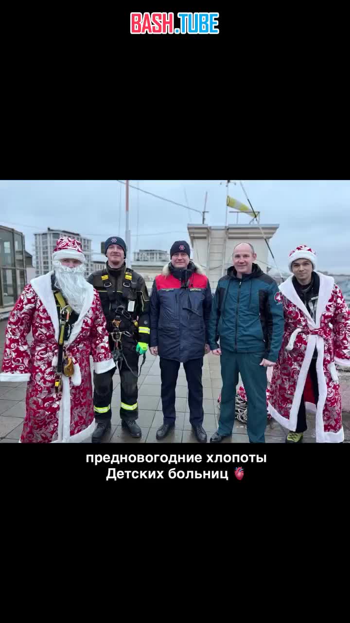  Деды морозы по всей России штурмуют детские больницы