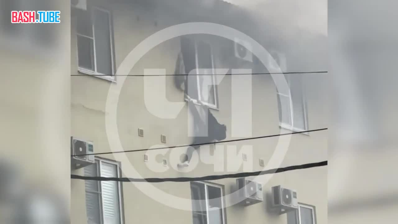  Количество пострадавших при пожаре в автосервисе в Сочи увеличилось до трех, - СМИ