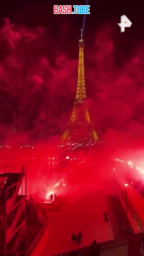  Зрелищный запуск фейерверков и дымовых шашек обернулся задержанием 40 человек в Париже