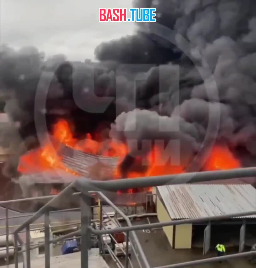  В Сочи горит автосервис площадью 1000 кв.м., - МЧС