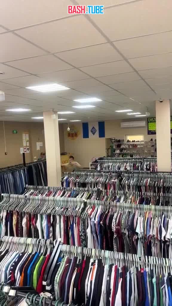  Видео из очередного украинского секонд-хэнда с поношенными вещами из Европы