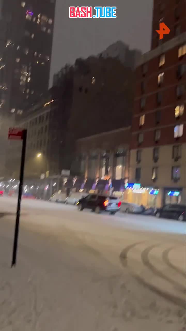  Мэр Нью-Йорка Эрик Адамс на фоне снегопада призвал горожан сидеть дома и делать детей