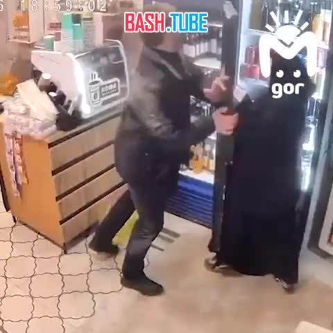  Неадекваты разгромили магазин в Дагестане. Предварительно, один из них может быть сыном местного депутата