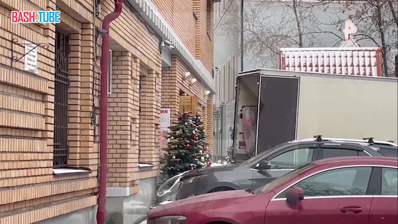  Лариса Долина начала выезжать из своей московской квартиры, которую продала Полине Лурье