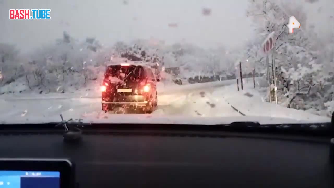  Снежный коллапс произошел в Крыму из-за сложных погодных условий