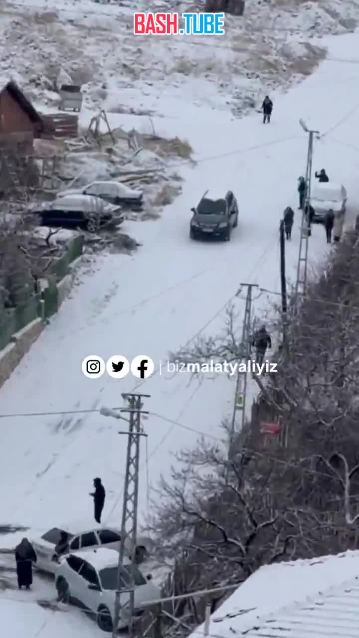  В Турции внезапно выпал снег, заморозки и — полный хаос на горных дорогах