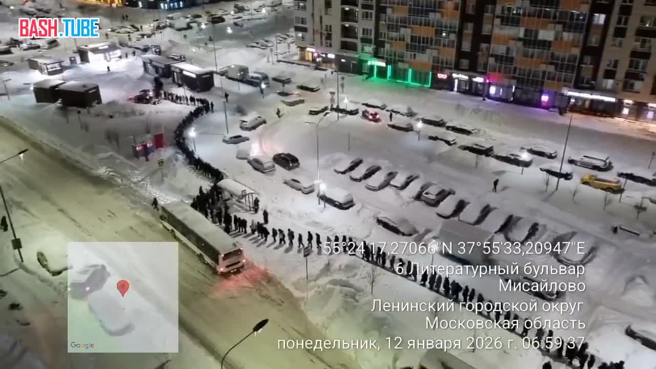  Вот такая очередь была вчера утром на автобус в ЖК «Пригород Лесное»