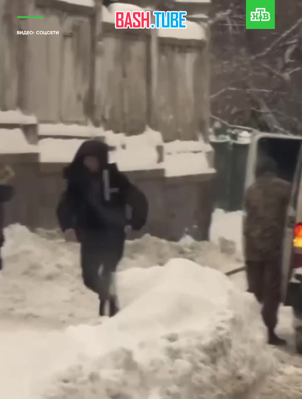  Коммунальщица с лопатой против неуклюжей полиции, или однажды во Львове