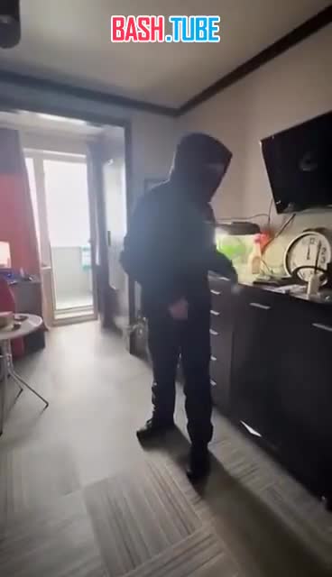  Житель Камчатки в буквальном смысле вышел из окна