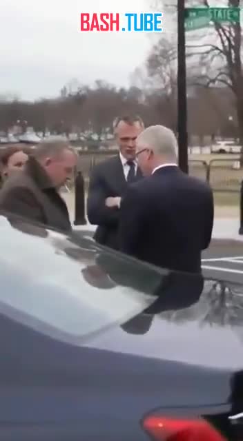  Вчера после встречи с Вэнсом и Рубио глава МИД Дании и глава МИД Гренландии внезапно нервно закурили сигареты