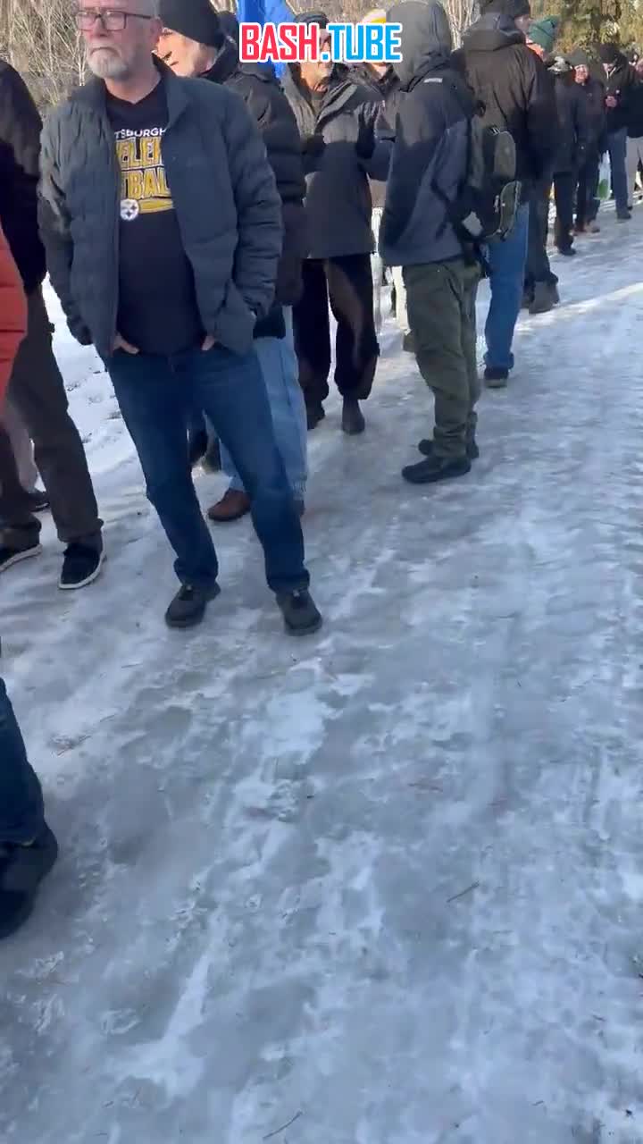  Тысячи канадцев выстроились в очередь, чтобы подписать петицию о выходе провинции Альберта из состава Канады