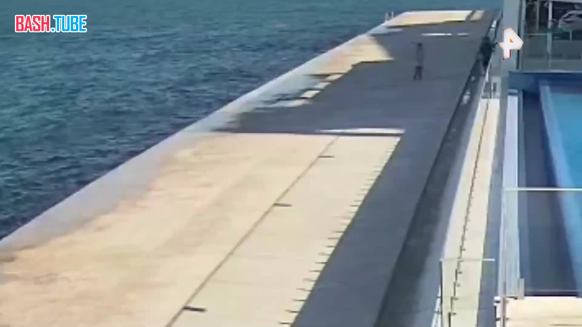  13-летний мальчик свалился в ледяное море в Севастополе, видео инцидента показал губернатор Михаил Развожаев