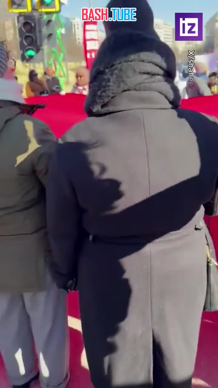  «Это безумие»: тысячи рабочих и студентов вышли на протесты в городах и университетских кампусах США