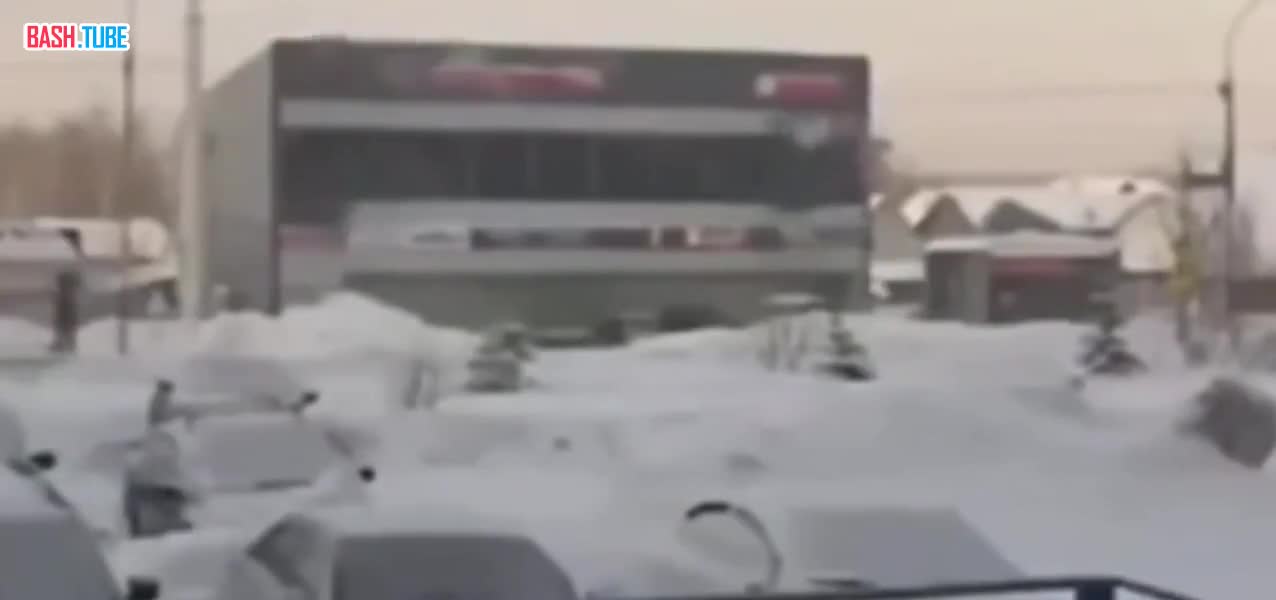  Крыша ТЦ рухнула из-за снега в Новосибирске, под завалами ищут мужчину, - прокуратура Новосибирской области