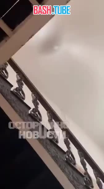  В Ейске лопнул натяжной потолок в школе, ученикам пришлось убегать от потока воды