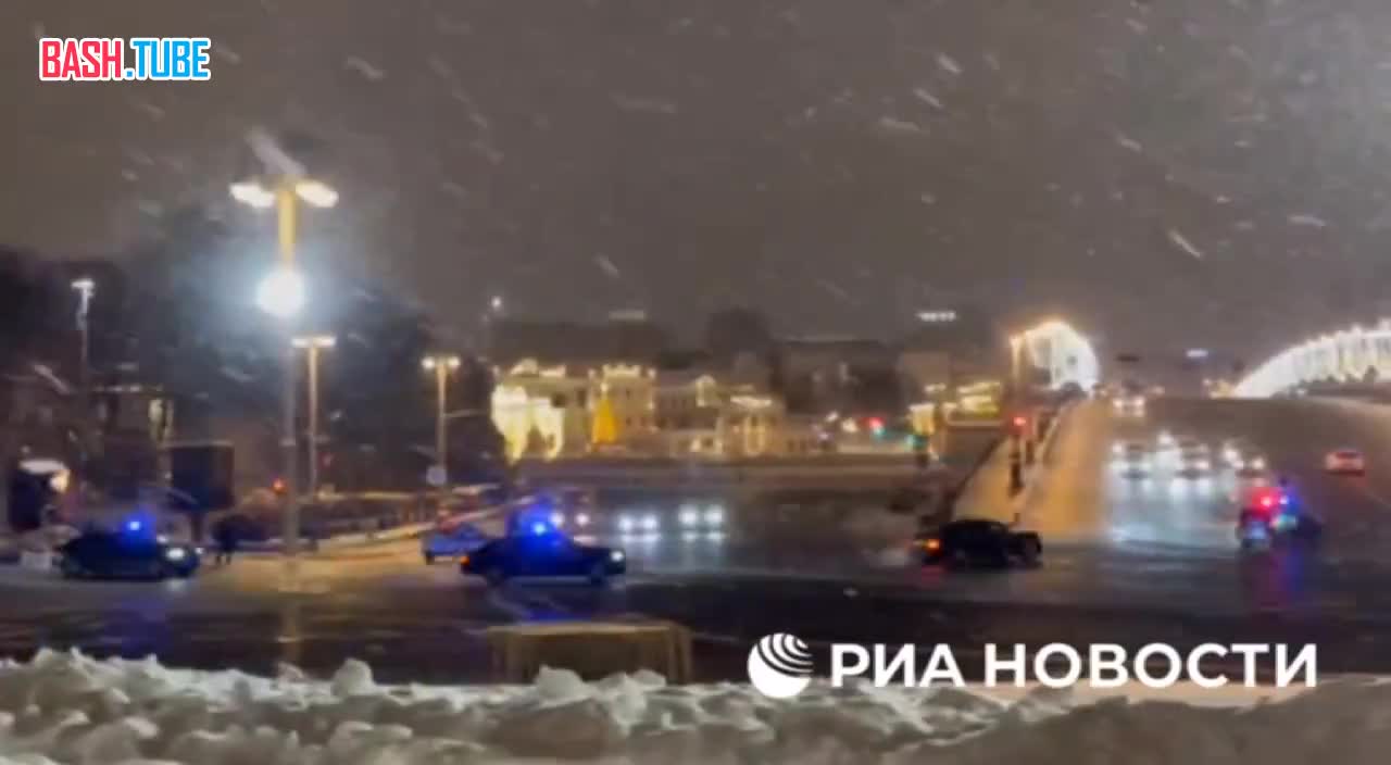  Американская делегация покидает Кремль после переговоров, которые продлились более трёх часов