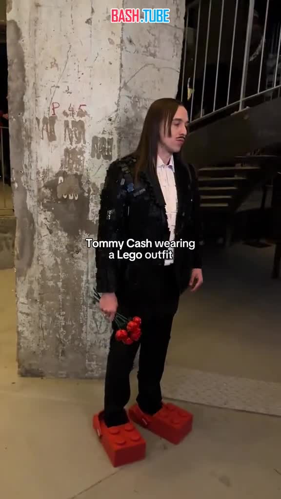  Коллаба века: Crocs выпустит сабо в стиле «кирпичиков» LEGO