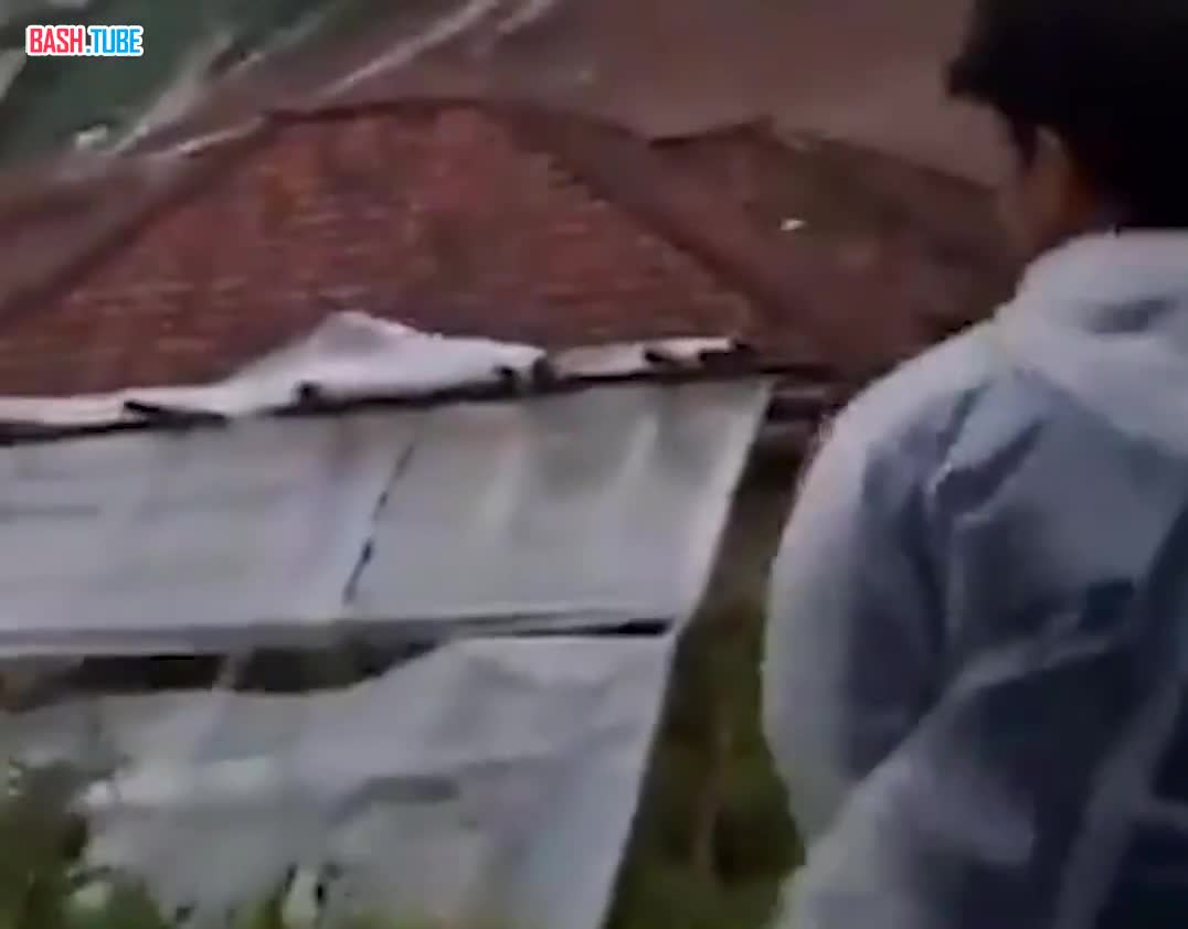  Семь человек погибли, еще 82 пропали без вести после схода оползня в Индонезии, - Reuters