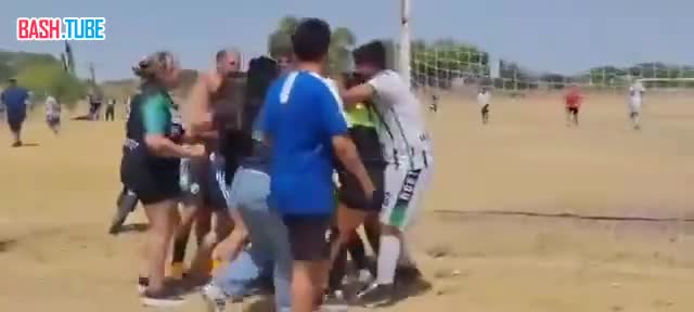  В Аргентине сразу после футбольного матча избили 20-летнюю девушку-судью