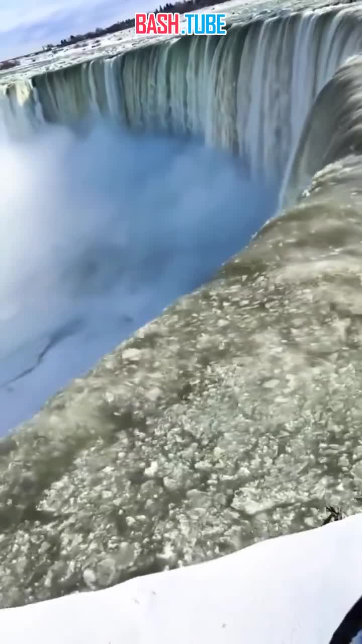  Знаменитый Ниагарский водопад подмëрз