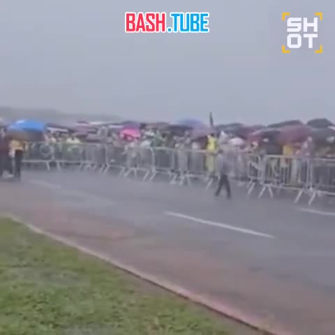  Молния ударила в толпу митингующих в Бразилии - пострадали больше 70 человек, 8 из них в тяжëлом состоянии