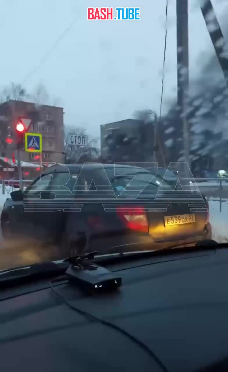  Автомобиль взорвался на дороге в Новгородской области