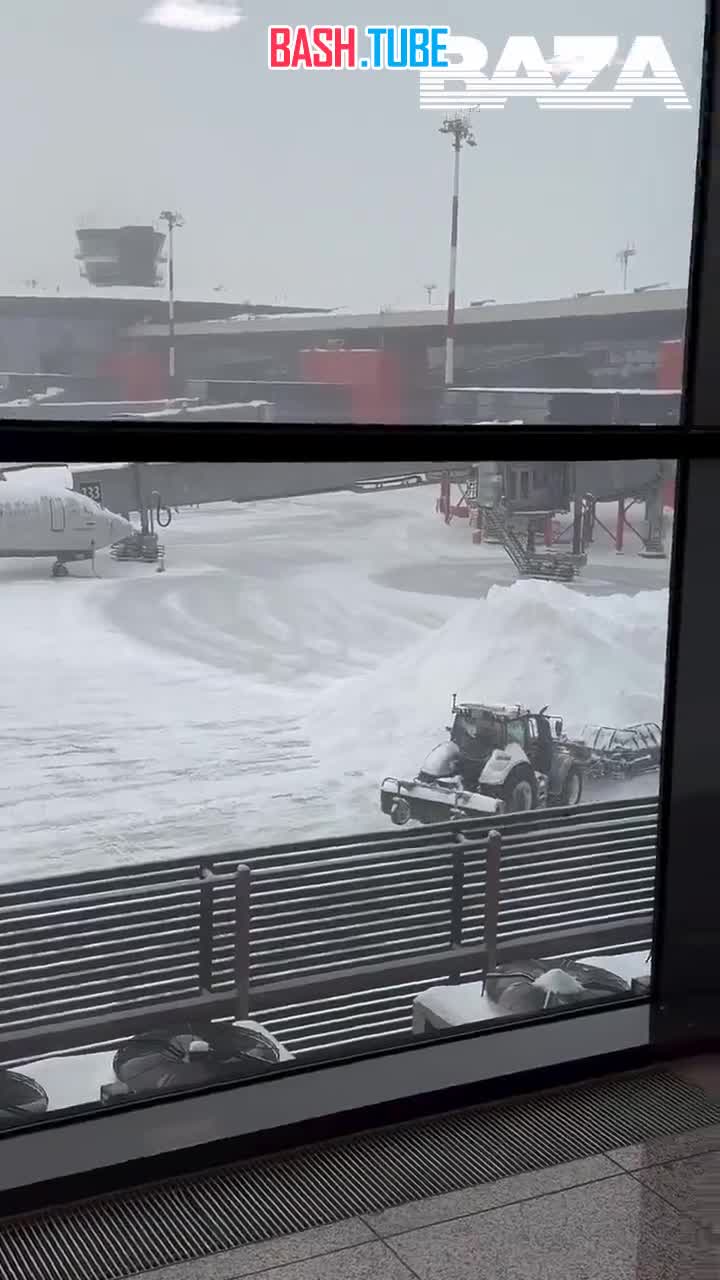  Сильнейший снегопад парализовал Шереметьево и другие аэропорты столицы – с ночи задержаны или отменены более 100 рейсов