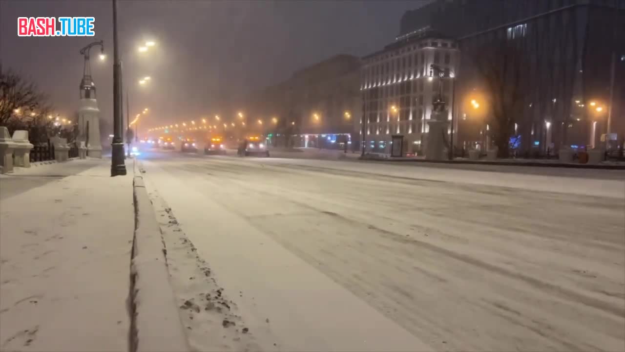  Москву продолжает заметать снегом