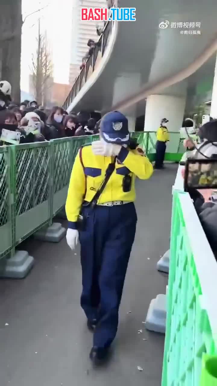  Видео прощания жителей Японии с пандами в токийском зоопарке Уэно широко расходится по мировым соцсетям