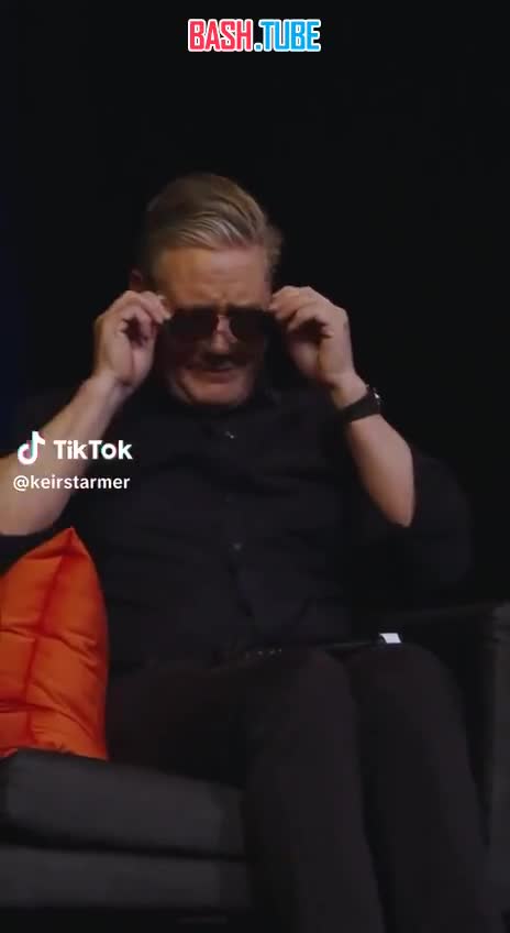  «Бонжур»: Стармер высмеял Макрона за солнцезащитные очки