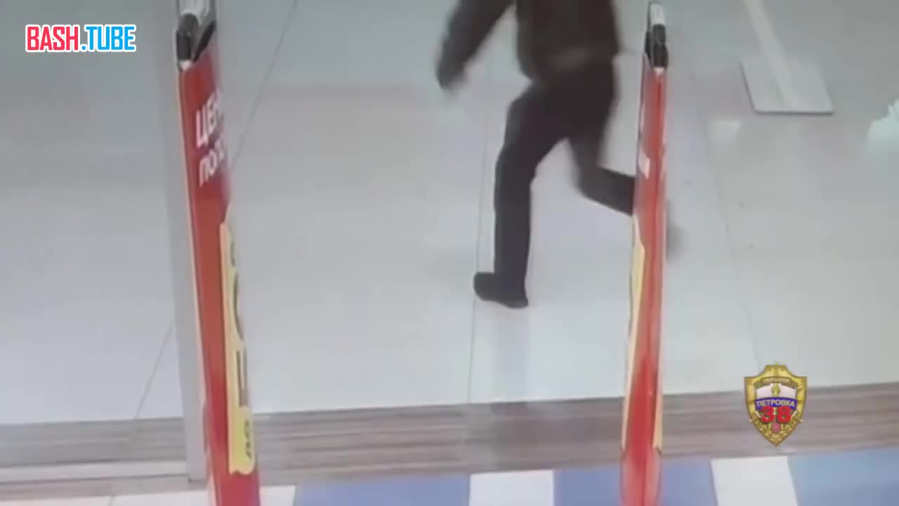  В Москве воришка зашел в спортивный магазин и присмотрел там себе футболку