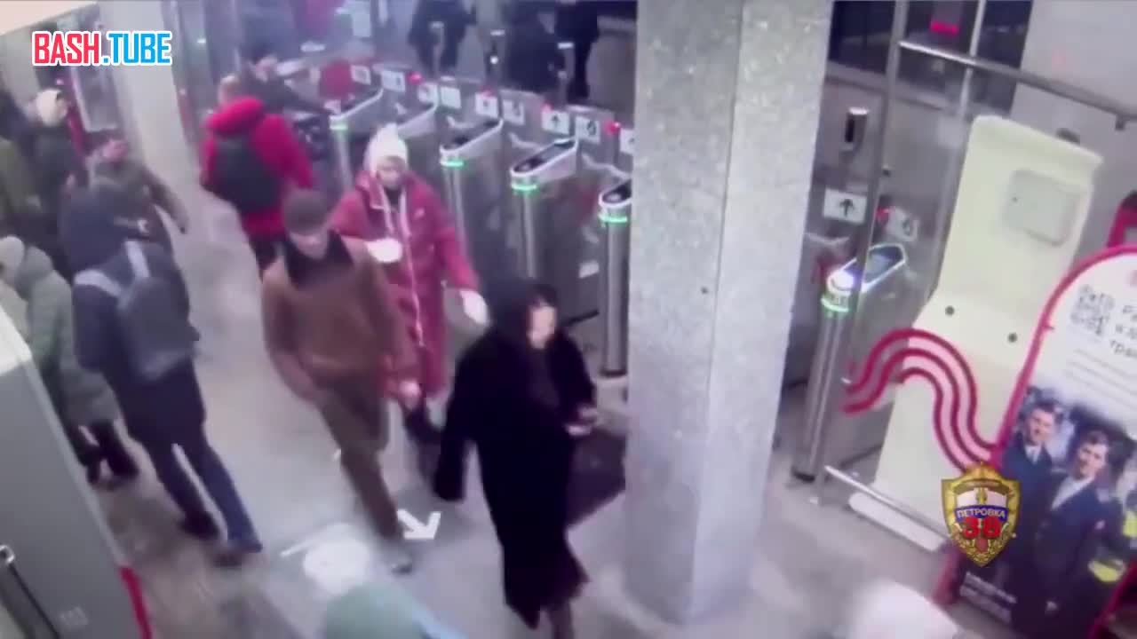  В московском метро пассажир распылил перцовый баллончик в лицо мужчине, который его толкнул